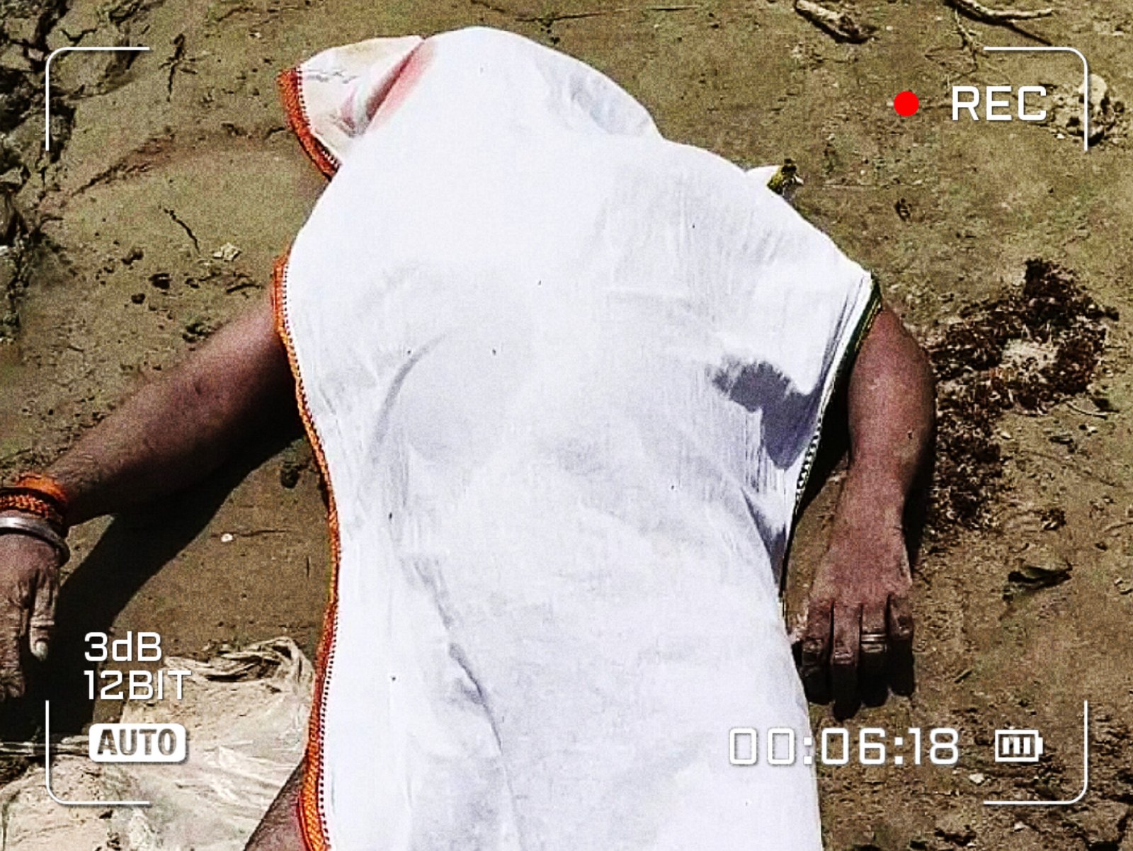 Chandauli News: बलुआ रामघाट पर गंगा में डूबे युवक का शव मिला, परिजनों ने जताई अनहोनी की आशंका-P-7 न्यूज पर पढ़ें पूरी खबर