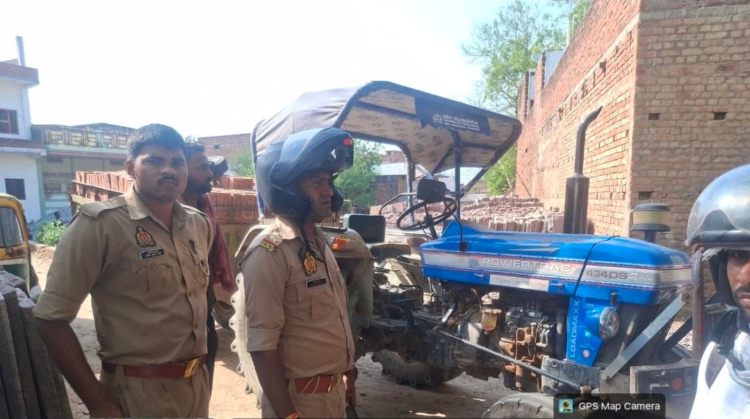 Chandauli News : ट्रैक्टर ने बाइक में मारी टक्कर, सिर पर चोट लगने से विनाहिता की मौत पति सास घायल: मुगलसराय के सतपोखरी के पास हुई घटना