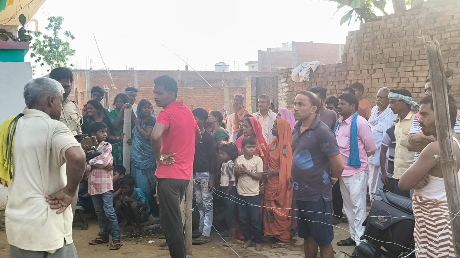 Chandauli News: चंदौली के नौगढ़ में फंदे पर लटककर युवक ने दी जान: बहन के घर रहकर करा रहा था उपचार, मौके पर पहुंची पुलिस
