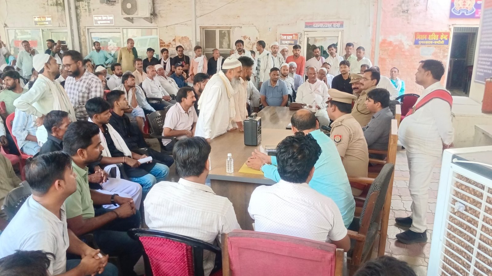 मोहर्रम पर्व को लेकर मुग़लसराय कोतवाली में पीस कमेटी की बैठक: प्रशासनिक अधिकारियों ने सुरक्षा व्यवस्था और तैयारियों पर की चर्चा