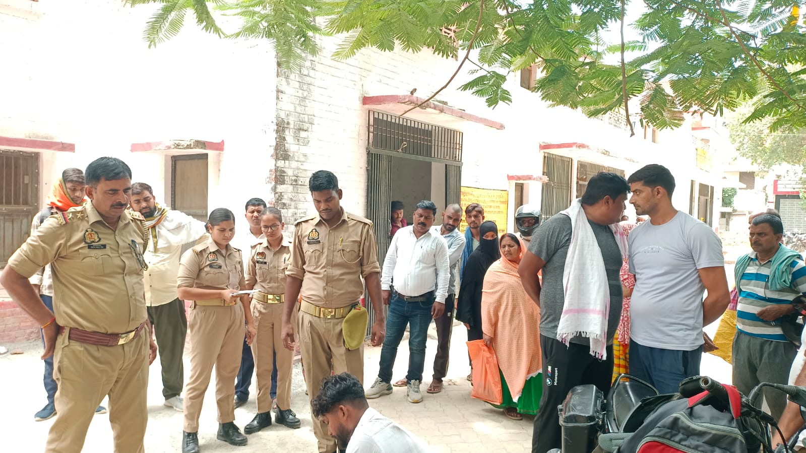 Chandauli News: कार की टक्कर से बाइक सवार महिला की मौत: बैंक जाते समय चहनियाँ चौराहे पर कार ने मारी जोरदार टक्कर
