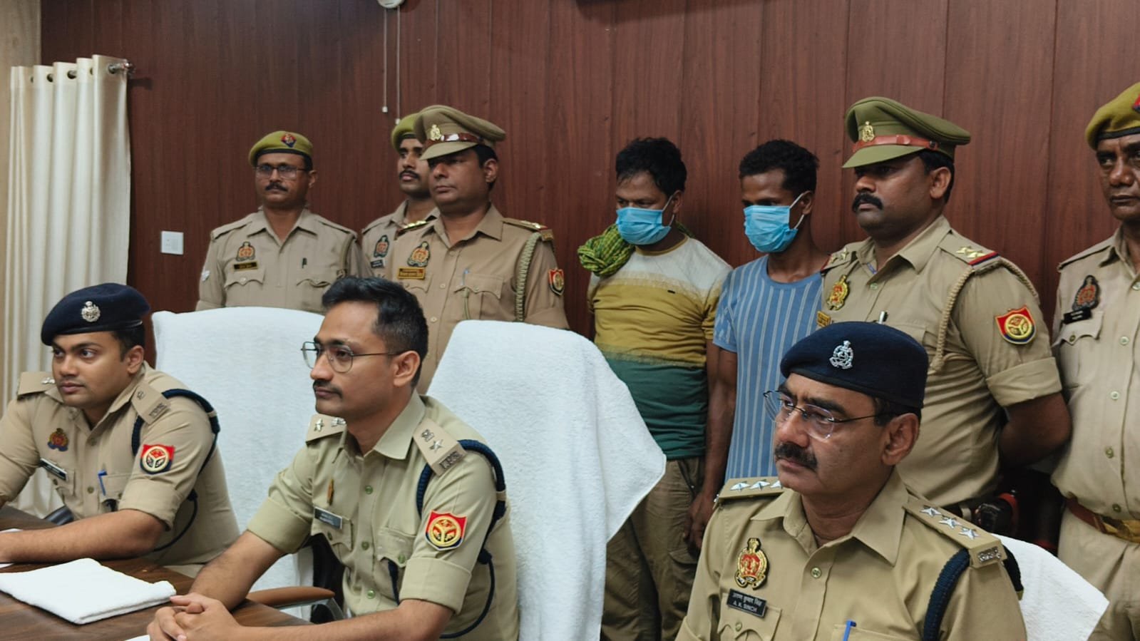 Chandauli News: पूर्वांचल में नशे के सबसे बड़े नेटवर्क पर चंदौली पुलिस का प्रहार, 501 किलो गांजा के साथ दो तस्कर गिरफ्तार: 1.25 करोड़ की खेप बरामद, P-7 न्यूज पर पढ़े जिले की सबसे बड़ी ब्रेकिंग