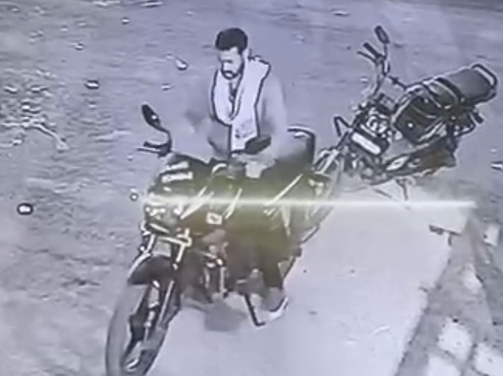 Chandauli Crime: चंदौली में हर दूसरे दिन चोरी हो रही एक मोटरसाइकिल, घर और मंदिर भी चोरों के निशाने पर, कानून व्यवस्था और पुलिस गश्त पर उठ रहे सवाल