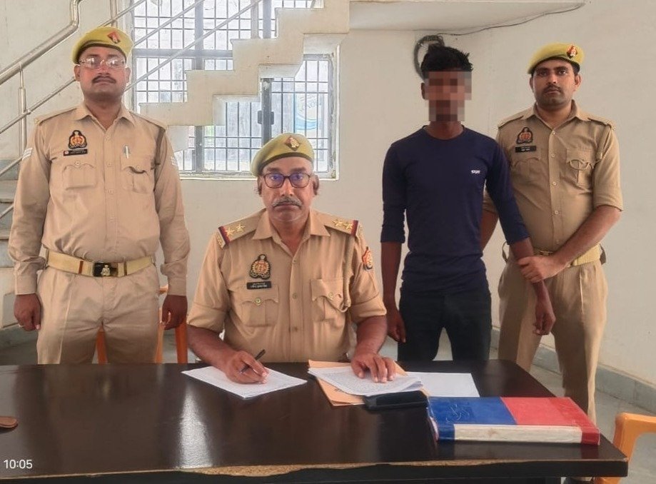 Chandauli News: इलिया पुलिस ने भैंस चोरी मामले में फरार चल रहे शातिर चोर को किया गिरफ्तार