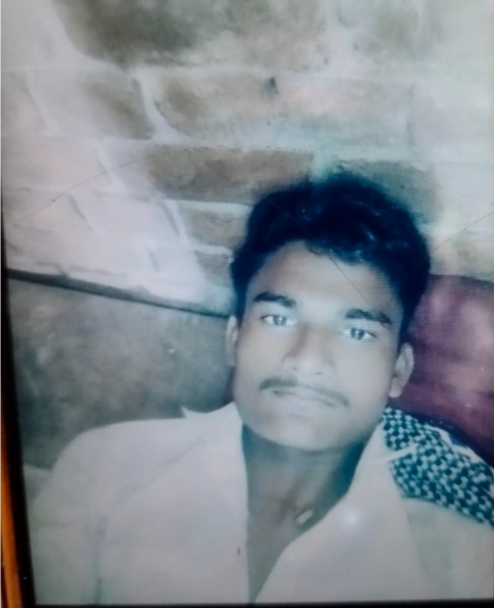 चंदौली में 50 हजार का इनामी मंगरु मुसहर गिरफ्तार, चोरी का विरोध करने पर युवक की हत्या में था फ़रार: 15 दिसंबर 2025 में दूधारी गांव में हुई हत्या के बाद से गुजरात में काट रहा था फरारी