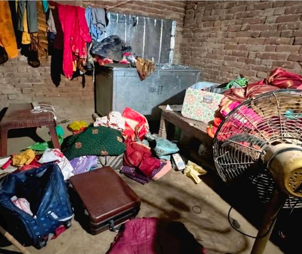 Chandauli Crime: शहाबगंज इलाके में मंदिर और बाइक चोरी के बाद अब रिहायशी मकान बना चोरों का निशाना, घर से नकदी और आभूषण ले उड़े चोर, लगातार तीसरे दिन भी चोरी