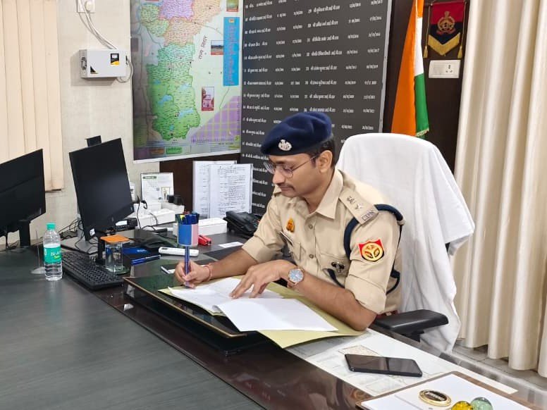 Chandauli News: एसपी आकाश पटेल का बड़ा प्रशासनिक फेरबदल, चार निरीक्षक समेत सात उप निरीक्षकों के कार्यक्षेत्र में बदलाव