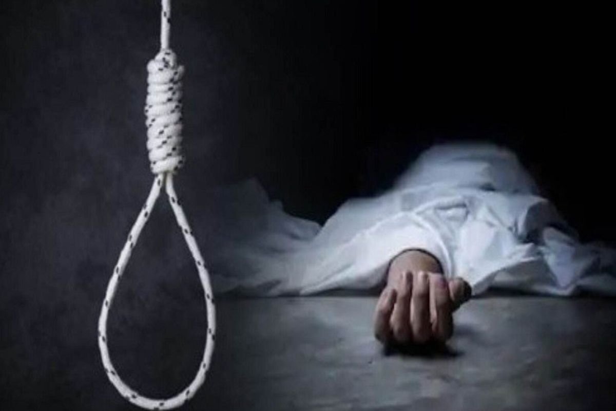 Chandauli Crime: चंदौली में पति ने इंस्टाग्राम चलाने से मना किया तो खफा पत्नी ने पंखे से लटक कर दी जान