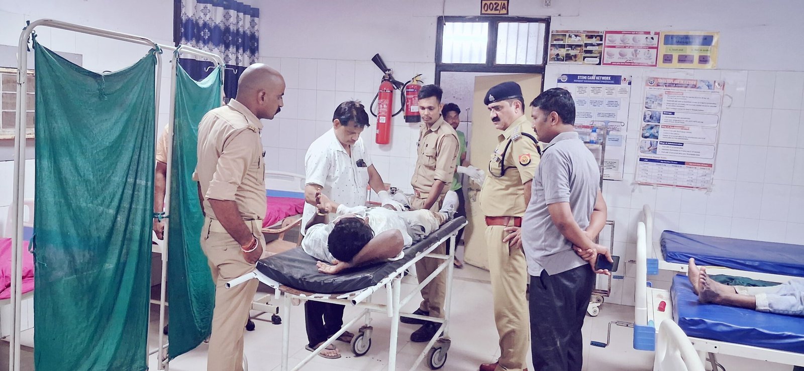 चकिया में पुलिस मुठभेड़: 25 हजार का इनामी पशु तस्कर पैर में गोली लगने के बाद गिरफ्तार, साथी भी दबोचा गया