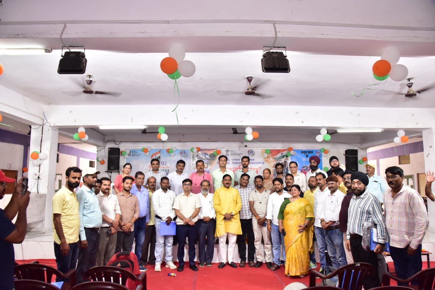 Chandauli News : चंदौली में PIB की ‘वार्तालाप’: 60 से अधिक पत्रकार जुटे, फेक न्यूज पर फैक्ट-चेकिंग का पाठ