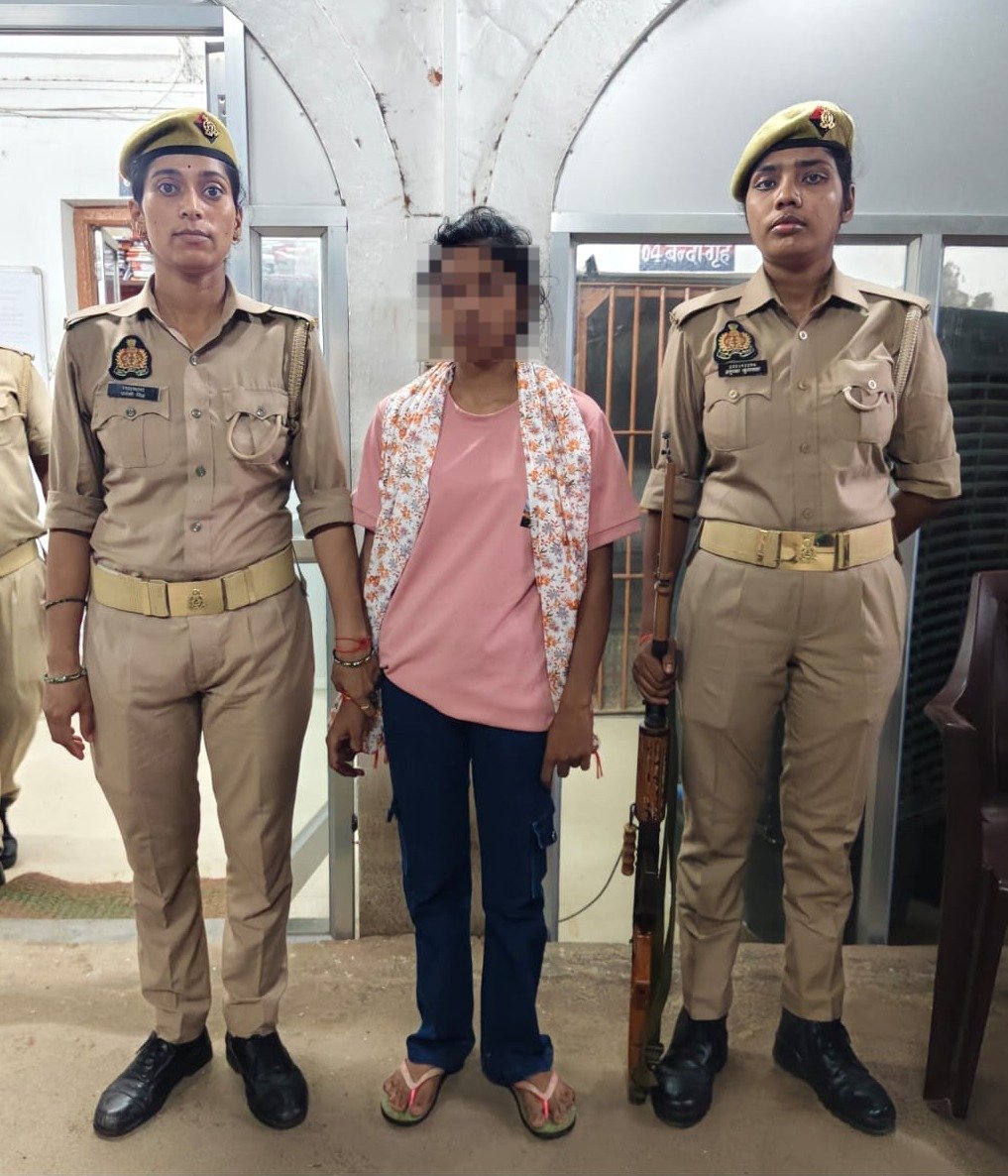 Chandauli Crime: चंदौली में शीला देवी हत्याकांड में बड़ा एक्शन, मारपीट में घायल महिला की मौत के बाद फरार थी आरोपी, मझवार स्टेशन के पास पुलिस ने पकड़ा