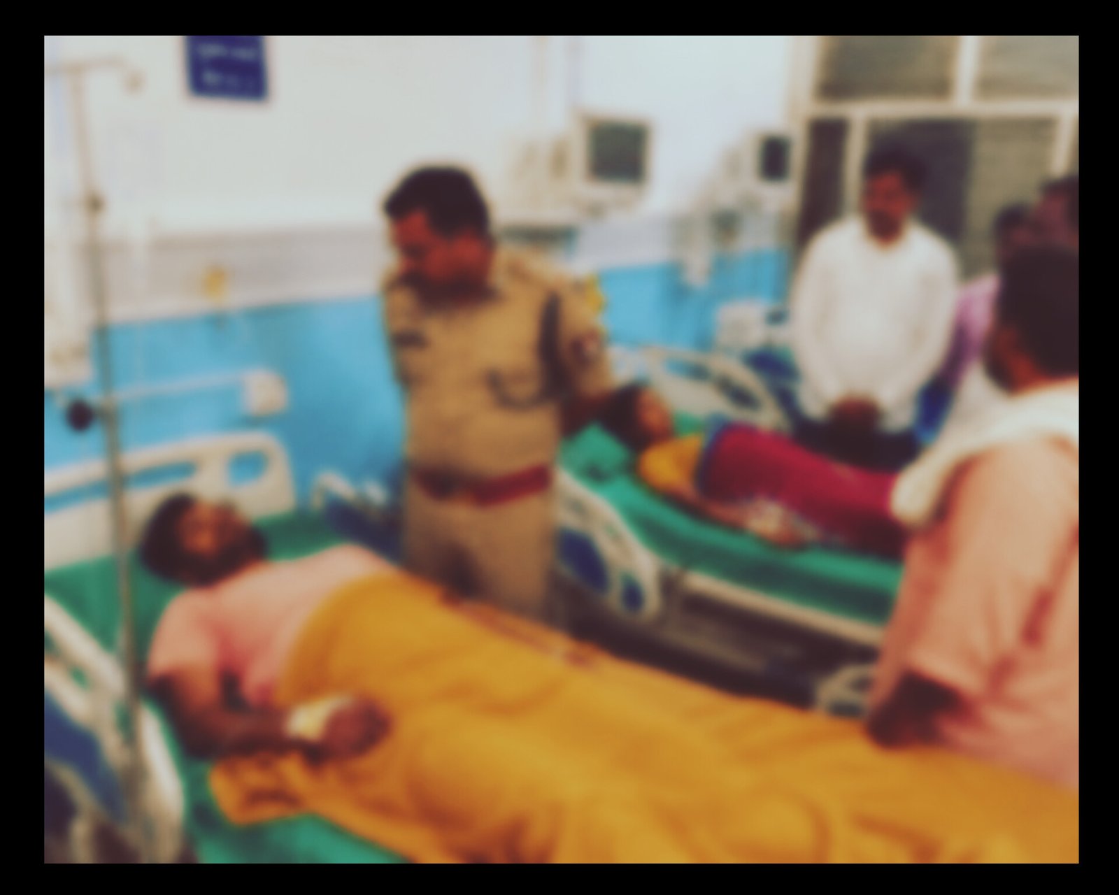 Chandauli News: घरेलू कलह में दंपति ने उठाया खौफनाक कदम, पहले पति फिर पत्नी ने पिया फिनायल, हालत बिगड़ने पर राजकीय महिला अस्पताल में कराया गया भर्ती