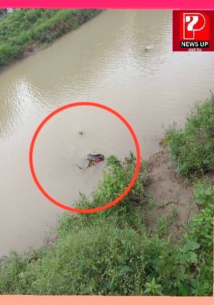 Chandauli News: सैयदराजा के भोखरी नहर में मिली संदिग्ध बाइक, नंबर प्लेट गायब; जांच में जुटी पुलिस