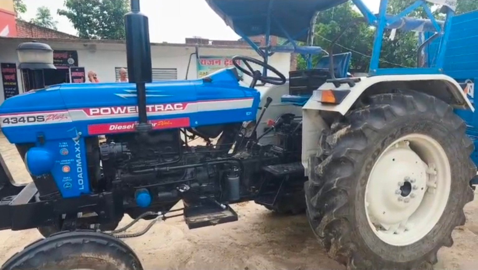Chandauli News: सकलडीहा क्षेत्र में चोरों का आतंक, ट्रैक्टर से बैटरी चोरी, रात्रि पुलिस गश्त की खुली पोल