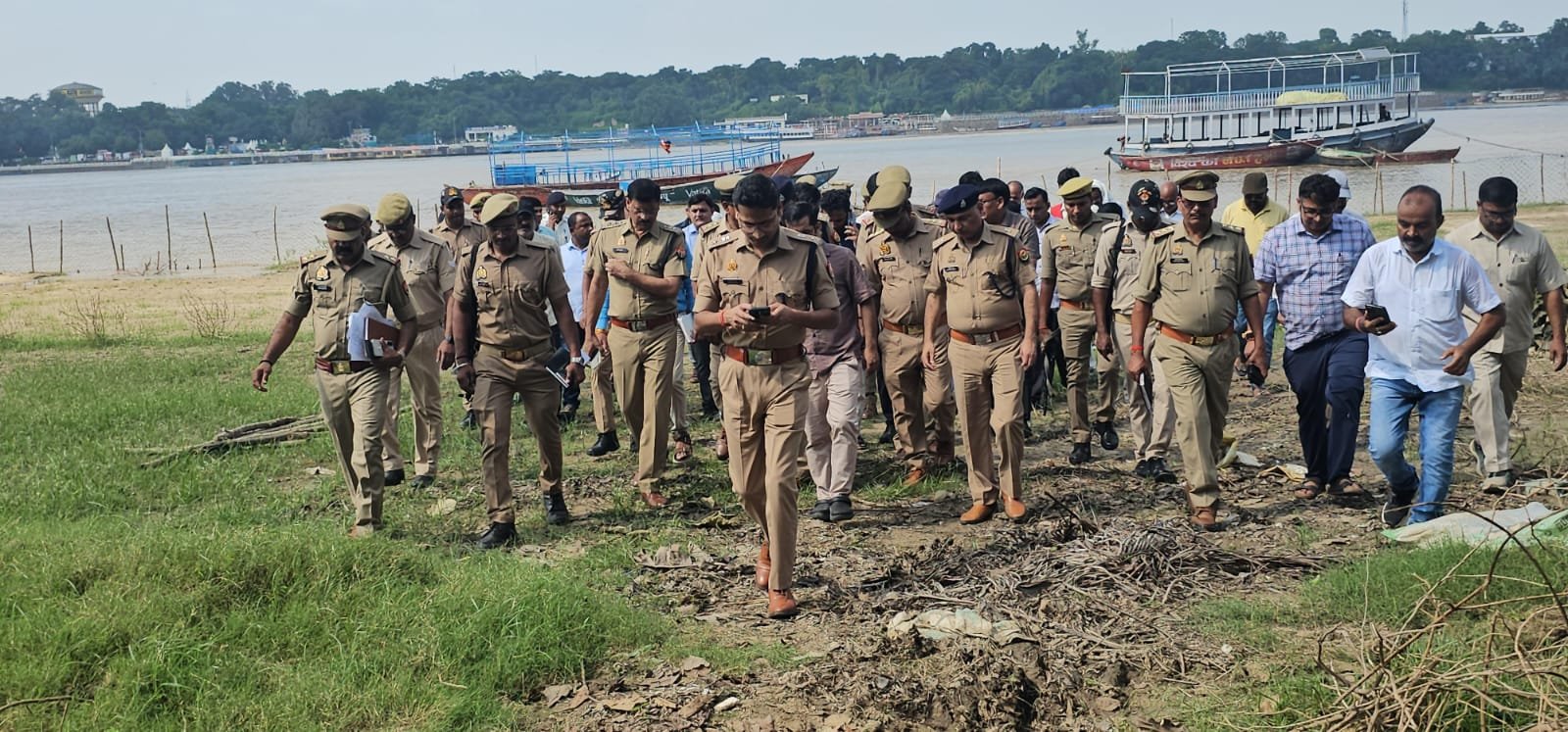 Chandauli News : 22 से 25 अक्टूबर तक काशी-चंदौली में गंगा किनारे उमड़ेगा लाखों का हुजूम, आसमान में करतब, सड़कों पर कड़ा पहरा; एयर शो से पहले चंदौली प्रशासन अलर्ट