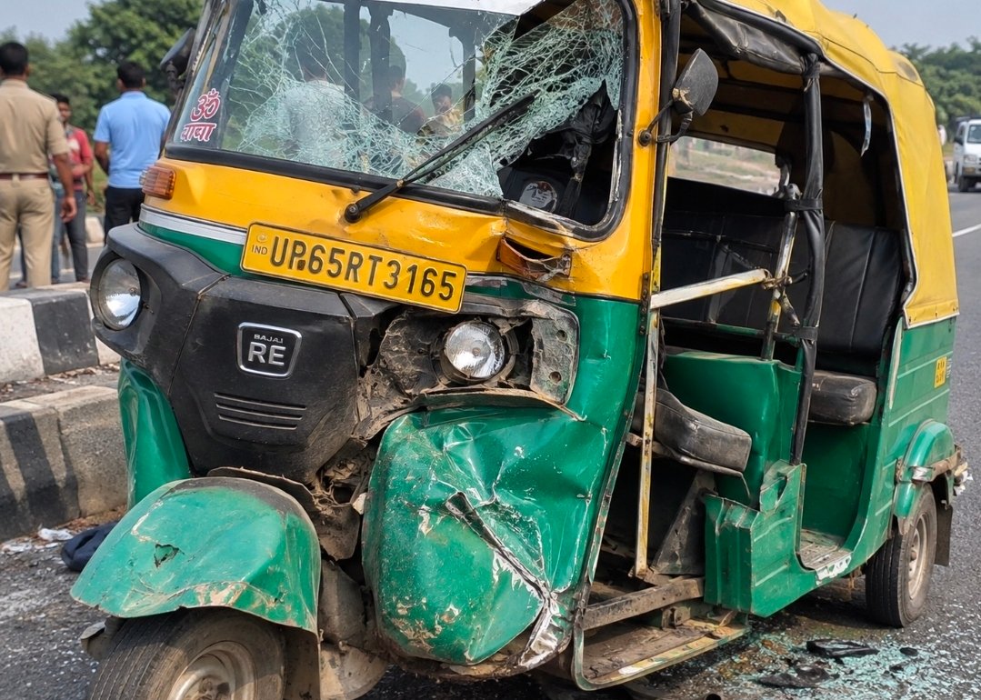 Chandauli News: बलुआ थाने में लापरवाह ऑटो चालक के खिलाफ मुकदमा दर्ज, बीते दिन पूर्व सड़क हादसे में घायल युवक ने तोड़ा था दम—जांच में जुटी पुलिस