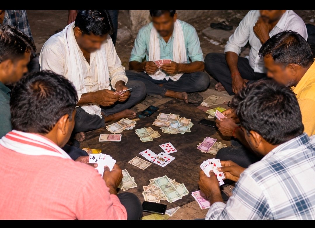 Varanasi News: वाराणसी में कथित जुए की फड़ों पर सवाल! छोटी-मोटी कार्रवाई से पीठ थपथपा रही वाराणसी पुलिस, बड़े अड्डों पर कब होगी कार्रवाई?